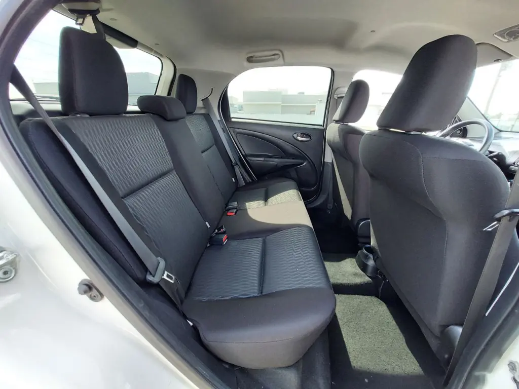 TOYOTA Etios Hatch - Foto