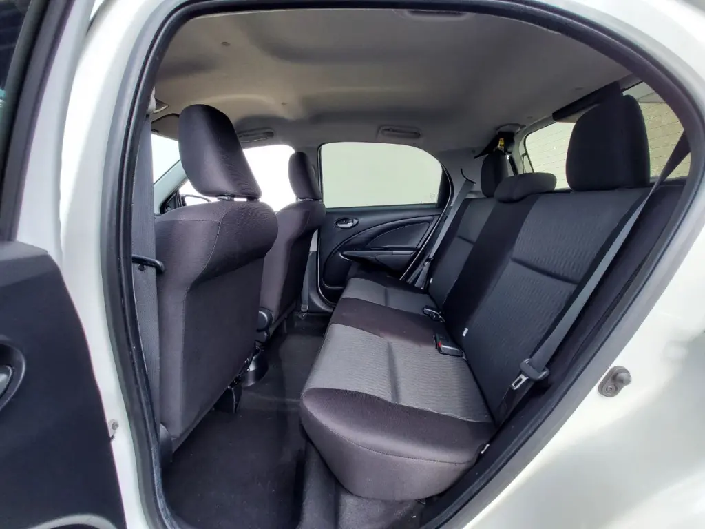 TOYOTA Etios Hatch - Foto