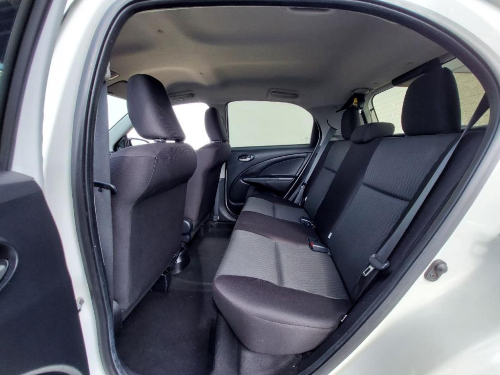 TOYOTA Etios Hatch - Foto