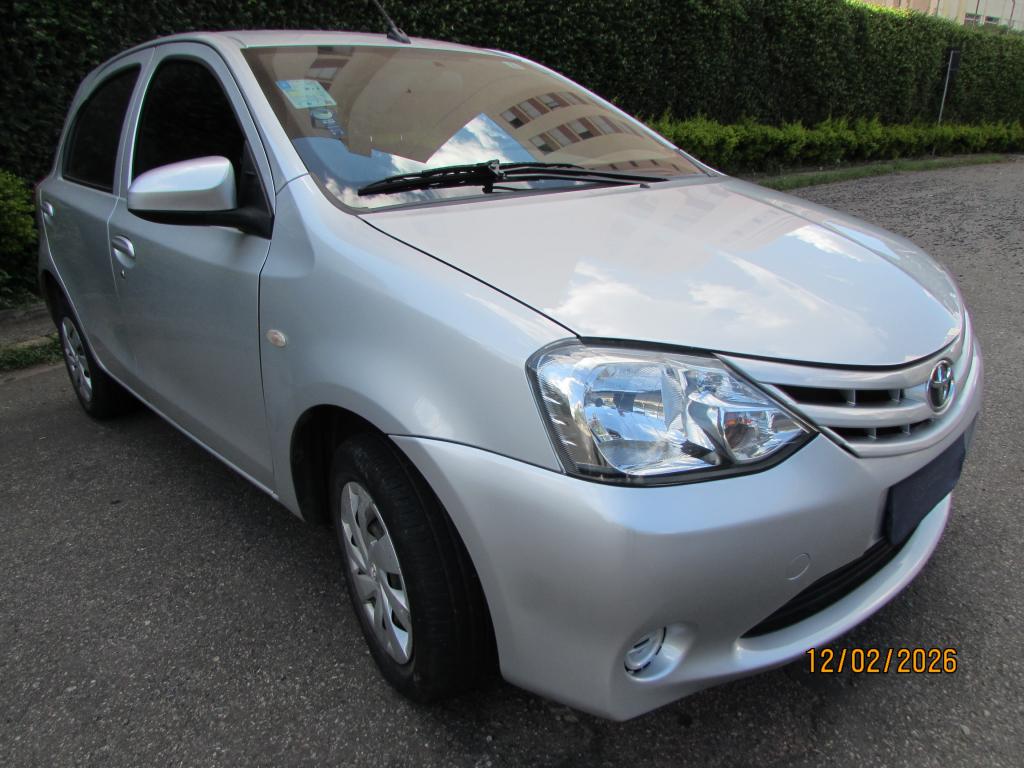 TOYOTA Etios Hatch - Foto