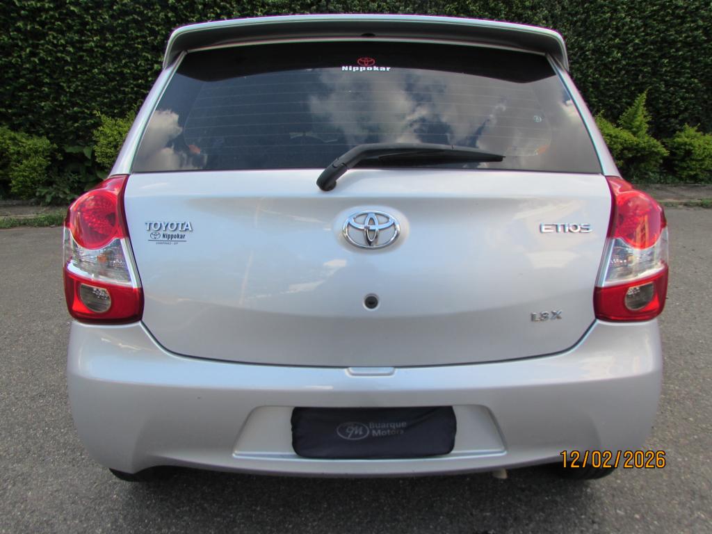 TOYOTA Etios Hatch - Foto