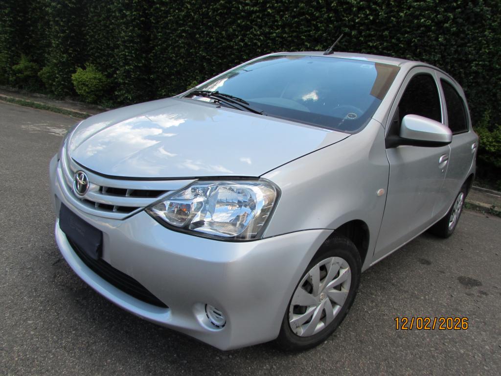 TOYOTA Etios Hatch - Foto