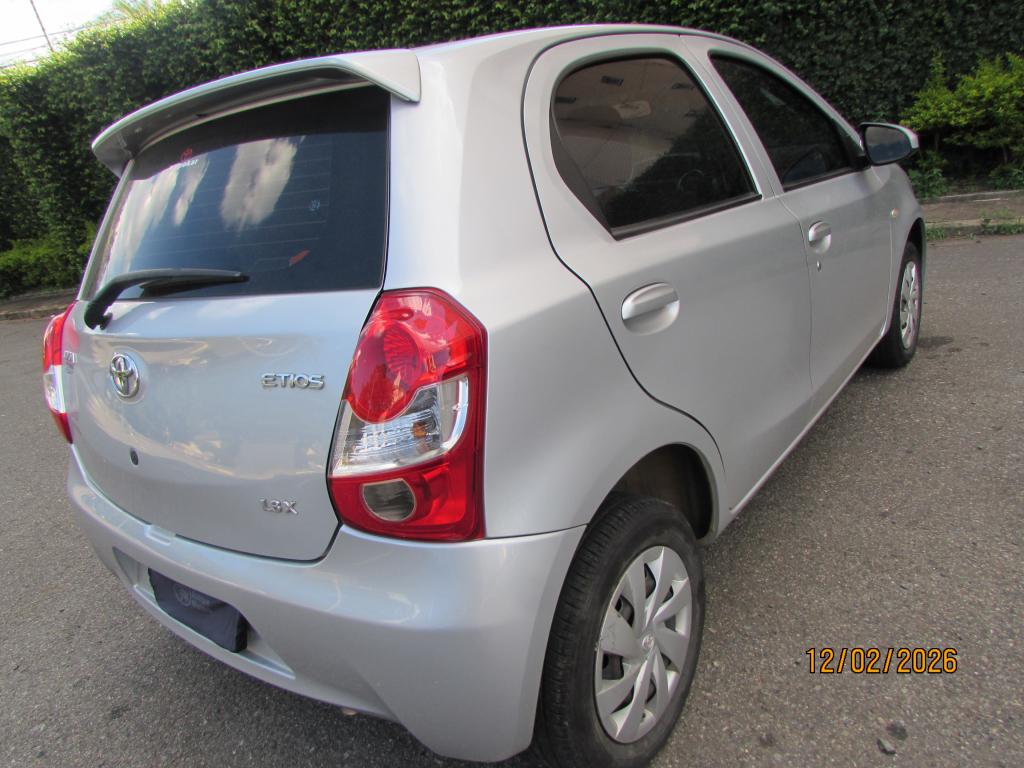 TOYOTA Etios Hatch - Foto