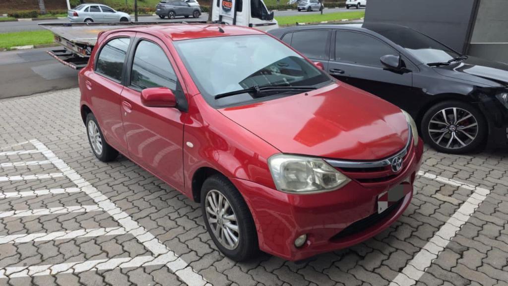 TOYOTA Etios Hatch - Foto