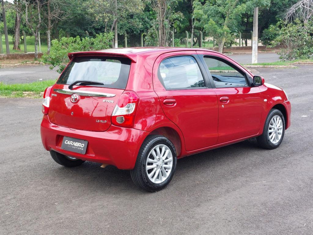TOYOTA Etios Hatch - Foto