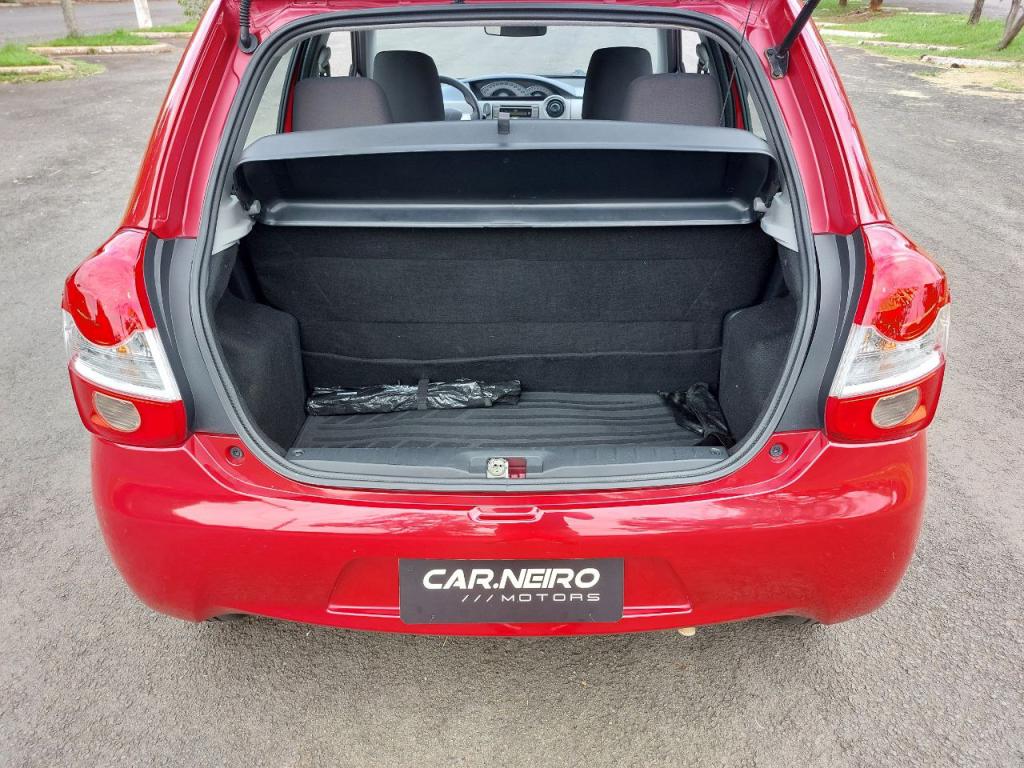 TOYOTA Etios Hatch - Foto