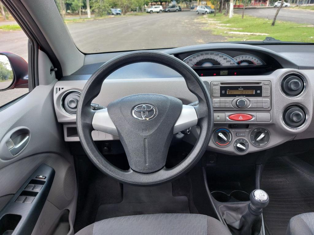 TOYOTA Etios Hatch - Foto