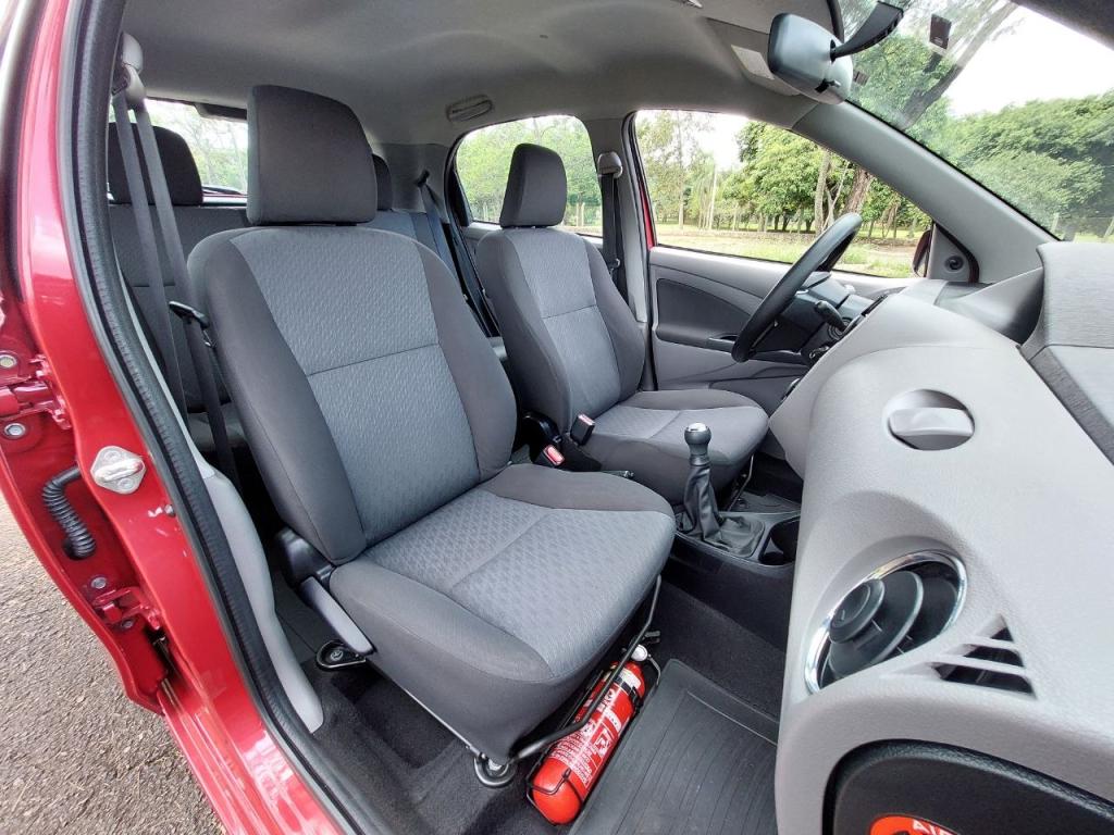 TOYOTA Etios Hatch - Foto