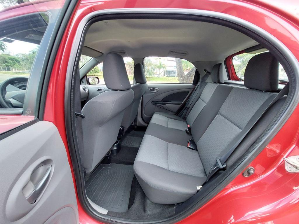 TOYOTA Etios Hatch - Foto