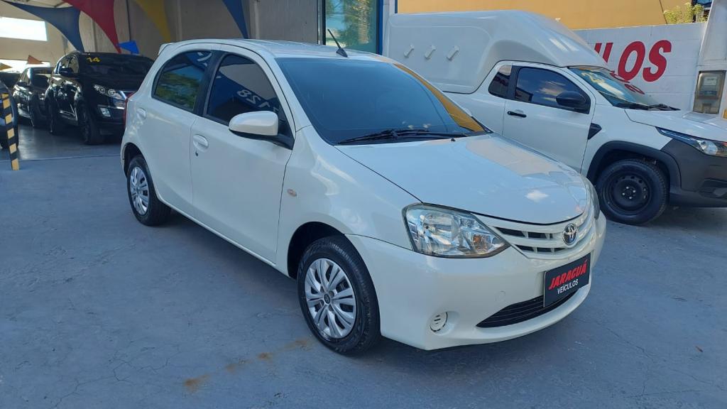TOYOTA Etios Hatch - Foto