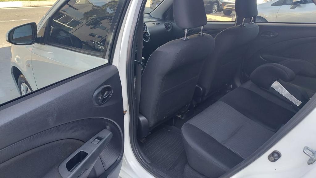 TOYOTA Etios Hatch - Foto