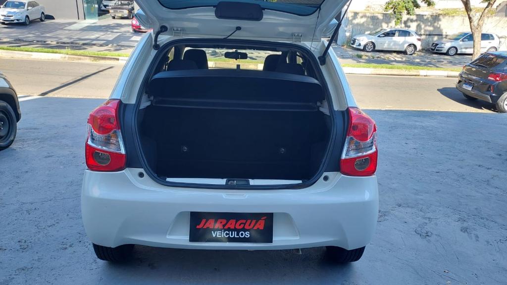 TOYOTA Etios Hatch - Foto