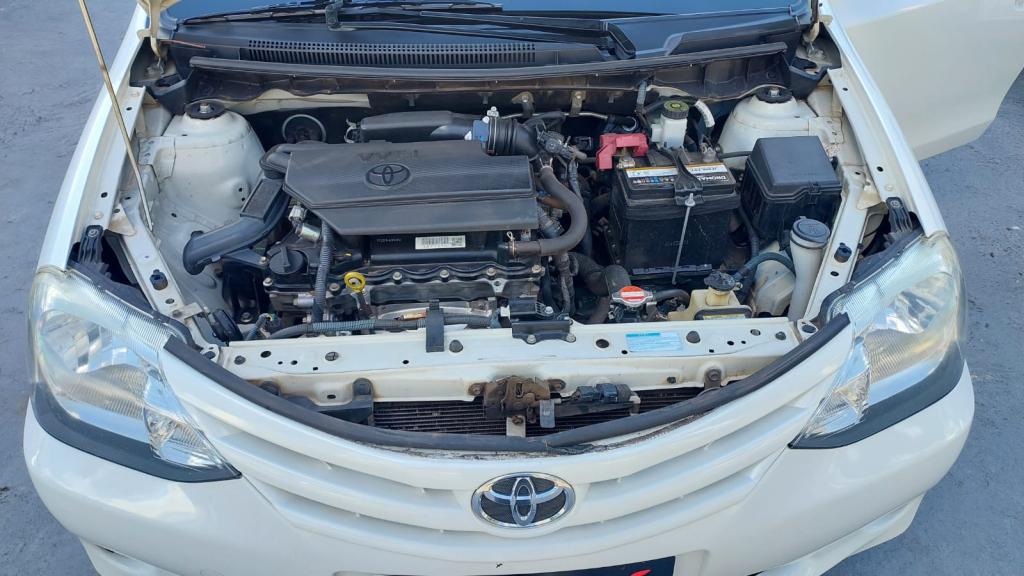 TOYOTA Etios Hatch - Foto