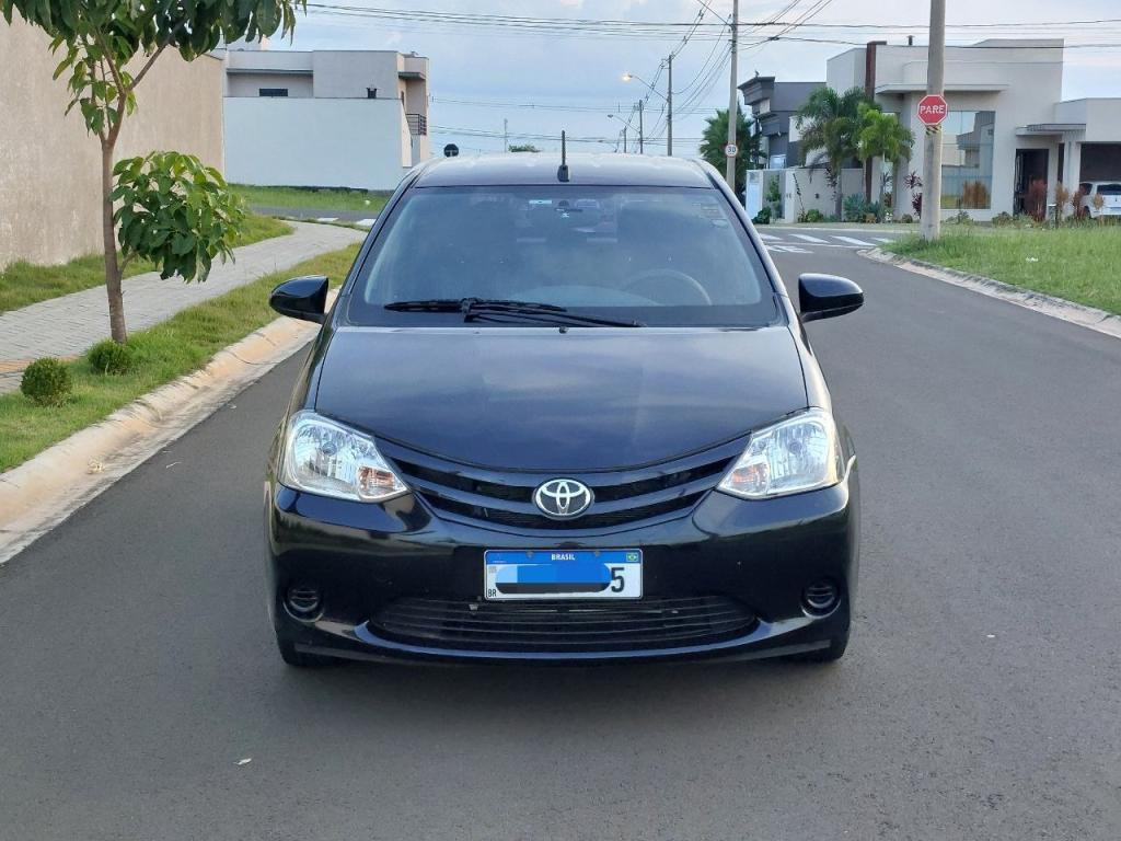 TOYOTA Etios Hatch - Foto