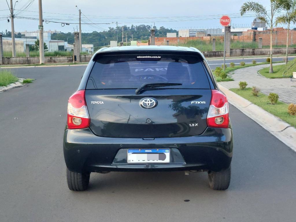 TOYOTA Etios Hatch - Foto