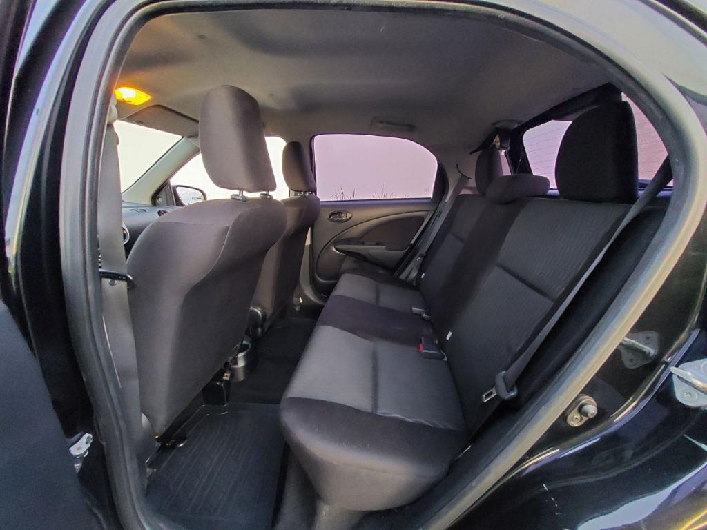 TOYOTA Etios Hatch - Foto