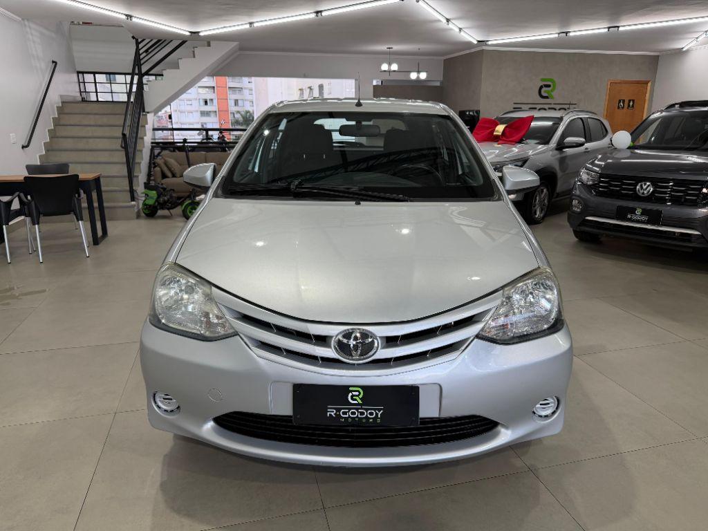 TOYOTA Etios Hatch - Foto