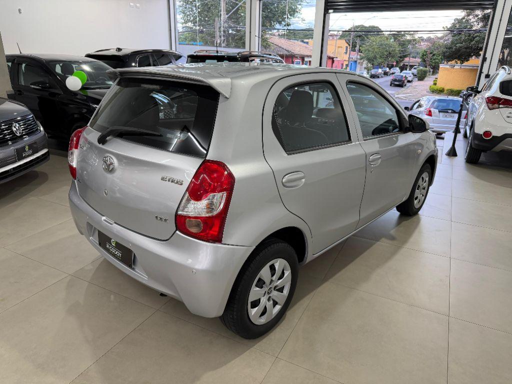 TOYOTA Etios Hatch - Foto