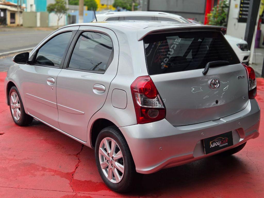 TOYOTA Etios Hatch - Foto