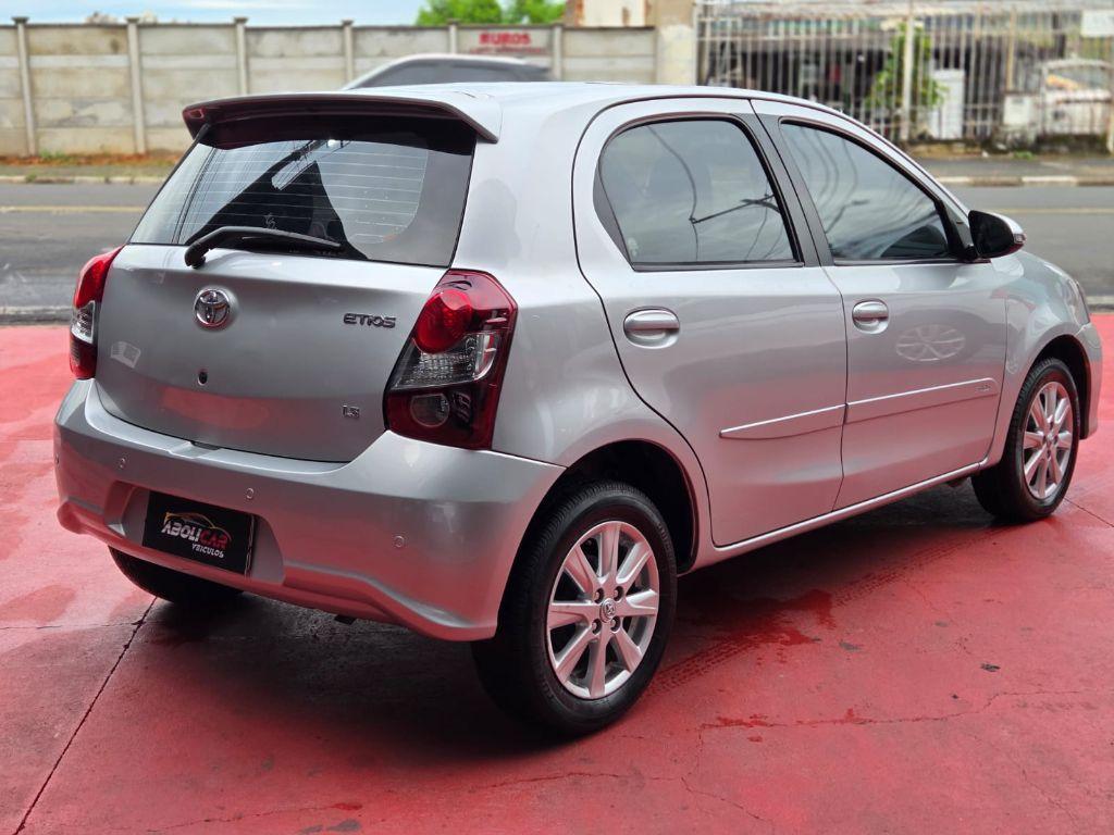 TOYOTA Etios Hatch - Foto