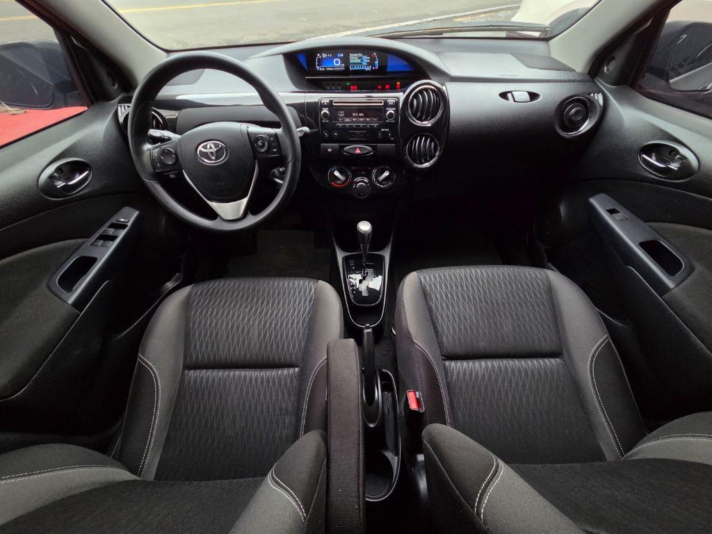 TOYOTA Etios Hatch - Foto