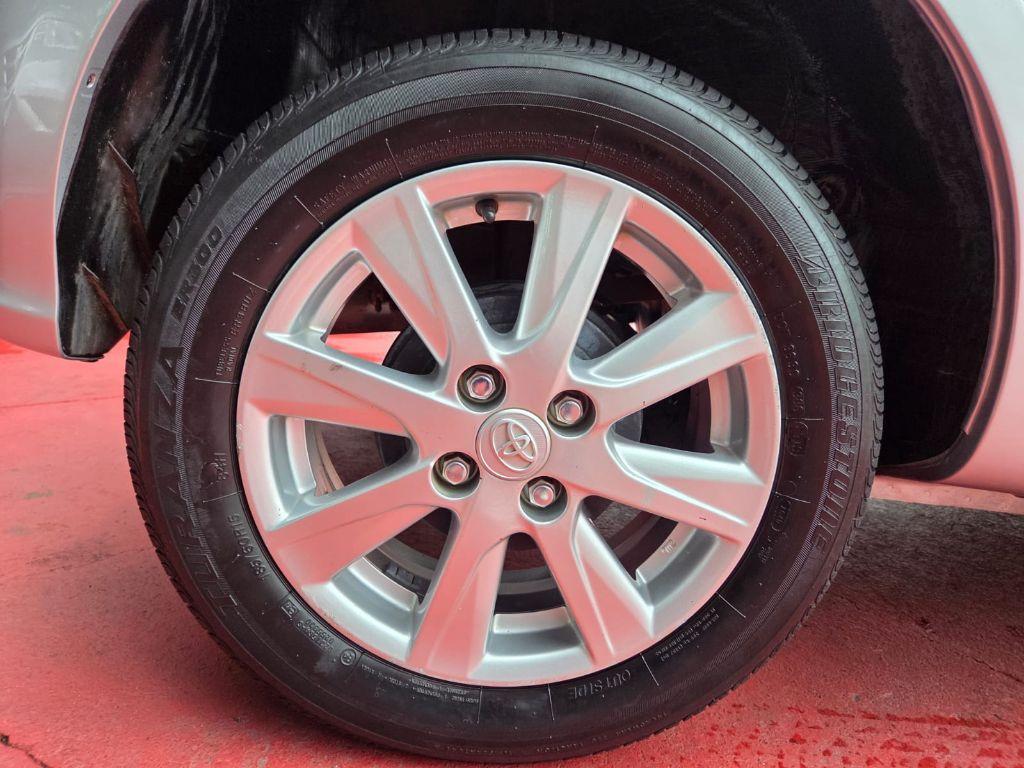 TOYOTA Etios Hatch - Foto