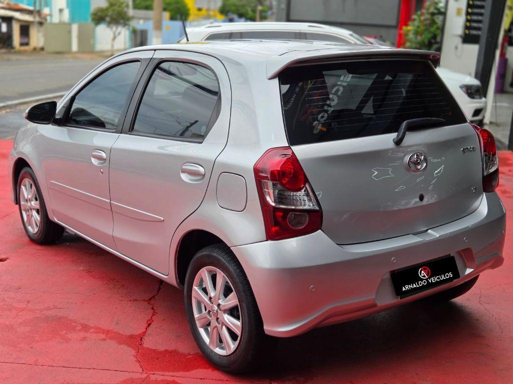 TOYOTA Etios Hatch - Foto