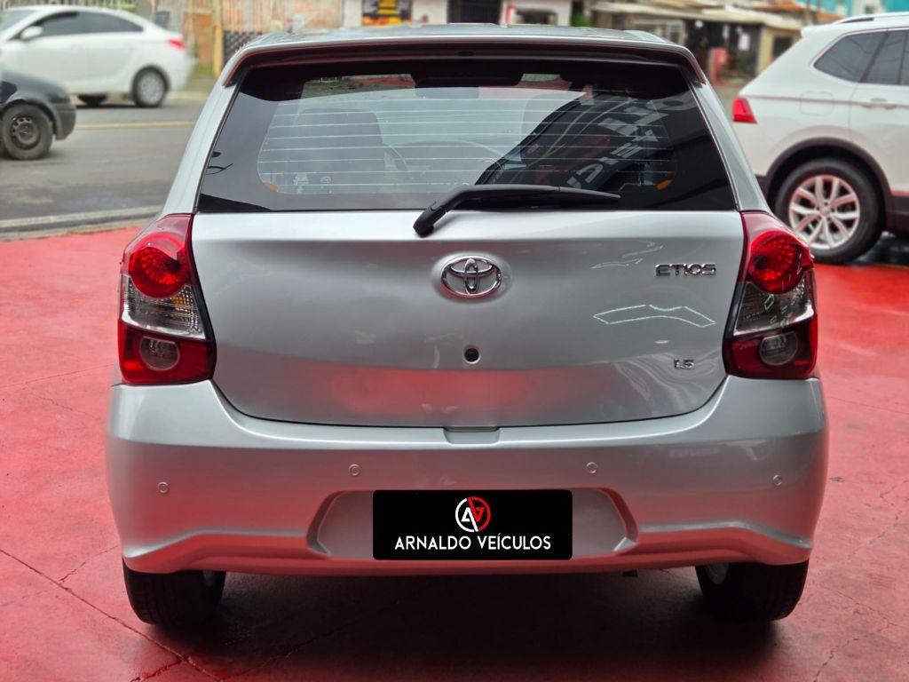 TOYOTA Etios Hatch - Foto