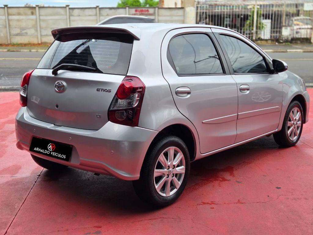 TOYOTA Etios Hatch - Foto