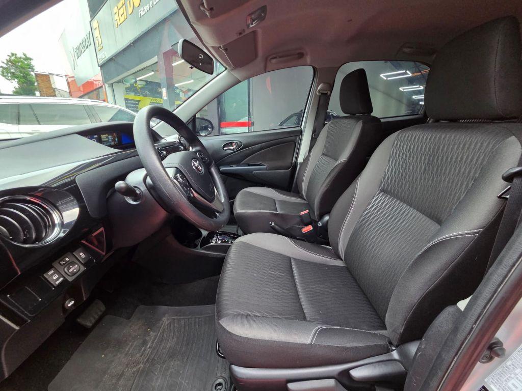 TOYOTA Etios Hatch - Foto