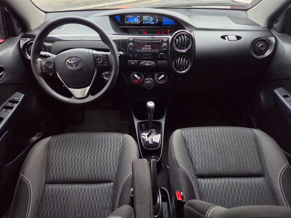 TOYOTA Etios Hatch - Foto