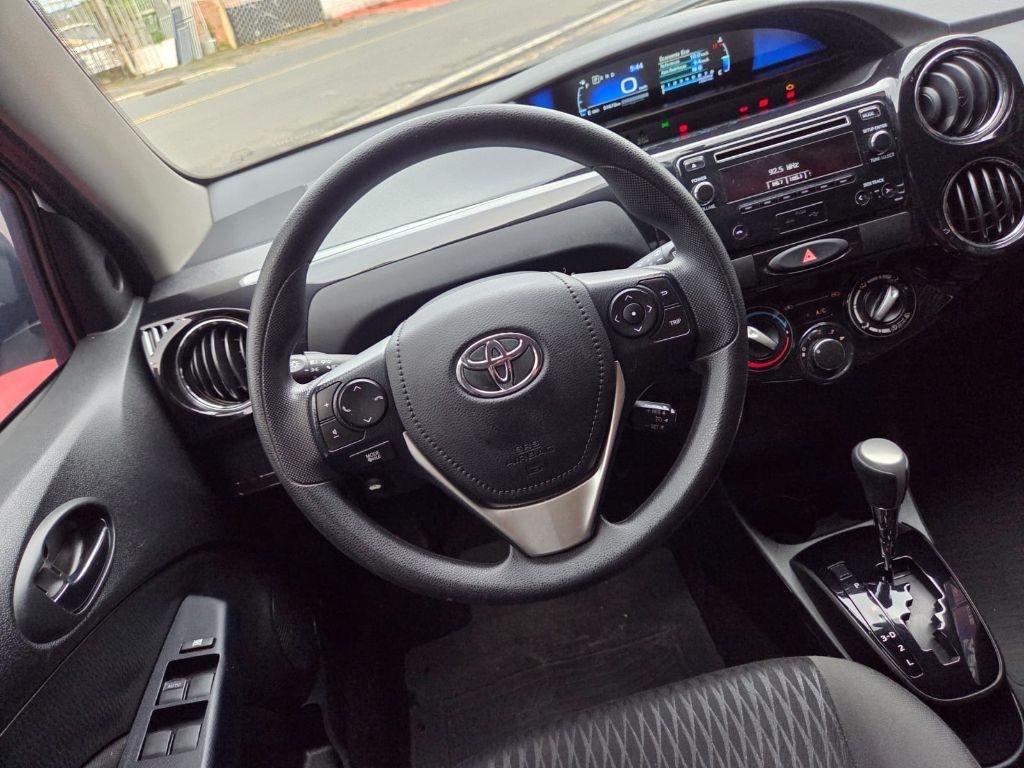 TOYOTA Etios Hatch - Foto