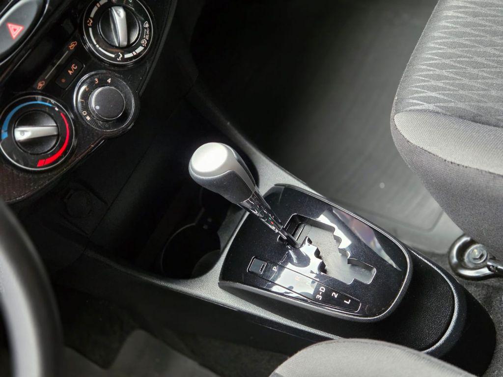 TOYOTA Etios Hatch - Foto