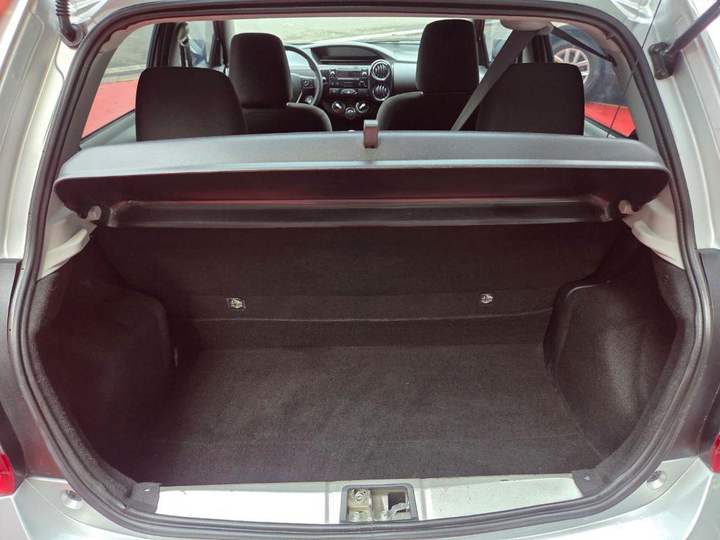 TOYOTA Etios Hatch - Foto