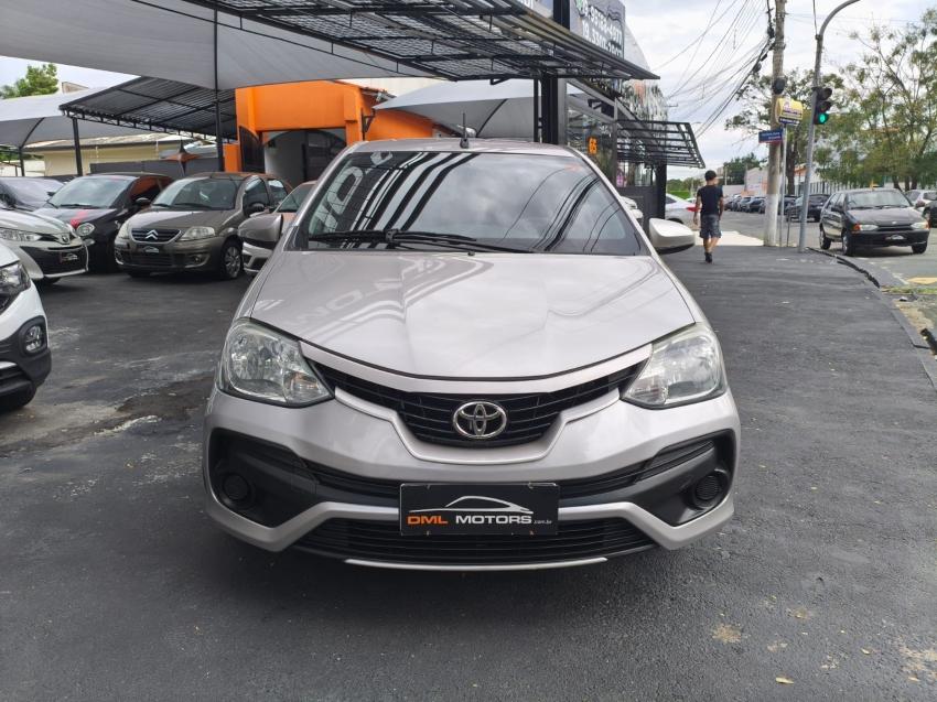 TOYOTA Etios Hatch - Foto