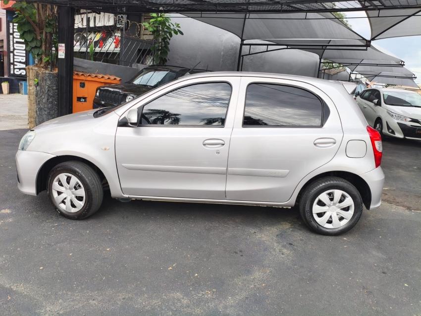 TOYOTA Etios Hatch - Foto