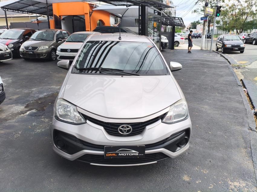 TOYOTA Etios Hatch - Foto