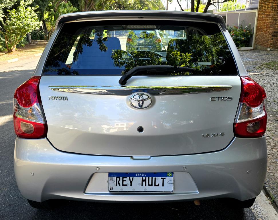 TOYOTA Etios Hatch - Foto