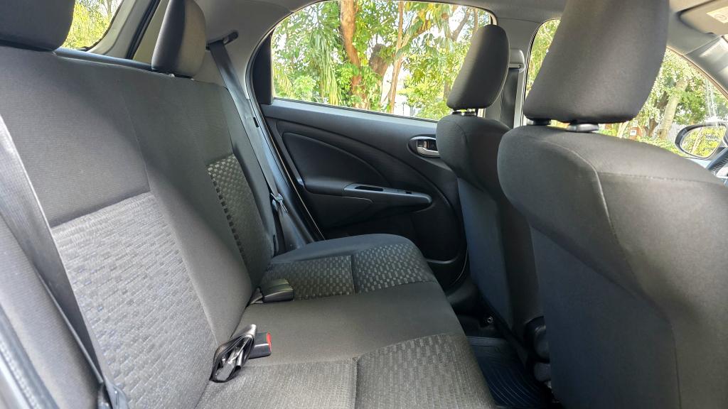 TOYOTA Etios Hatch - Foto