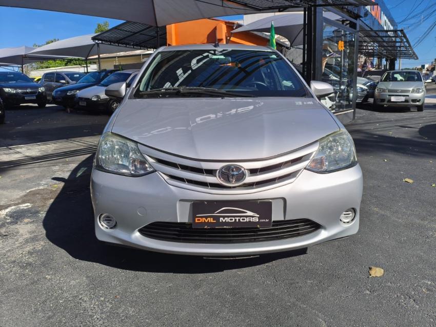 TOYOTA Etios Hatch - Foto