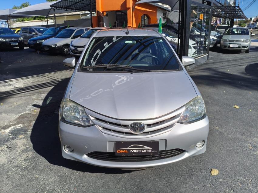 TOYOTA Etios Hatch - Foto