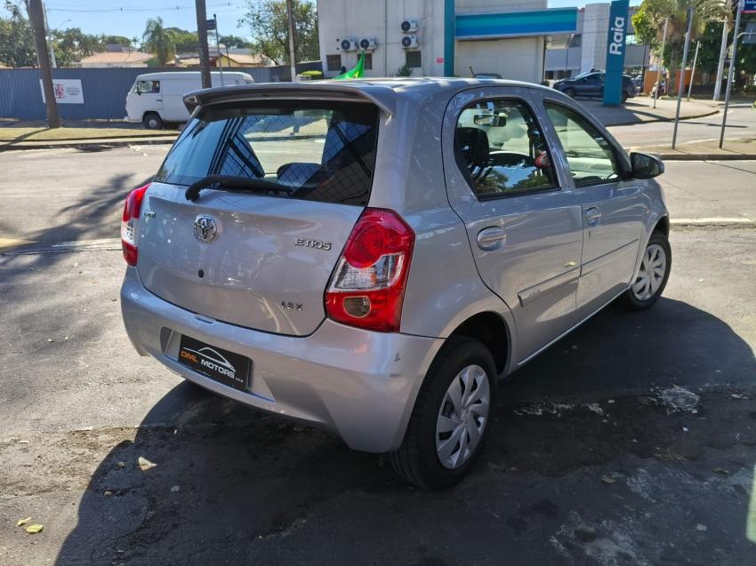 TOYOTA Etios Hatch - Foto