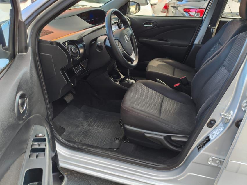 TOYOTA Etios Hatch - Foto