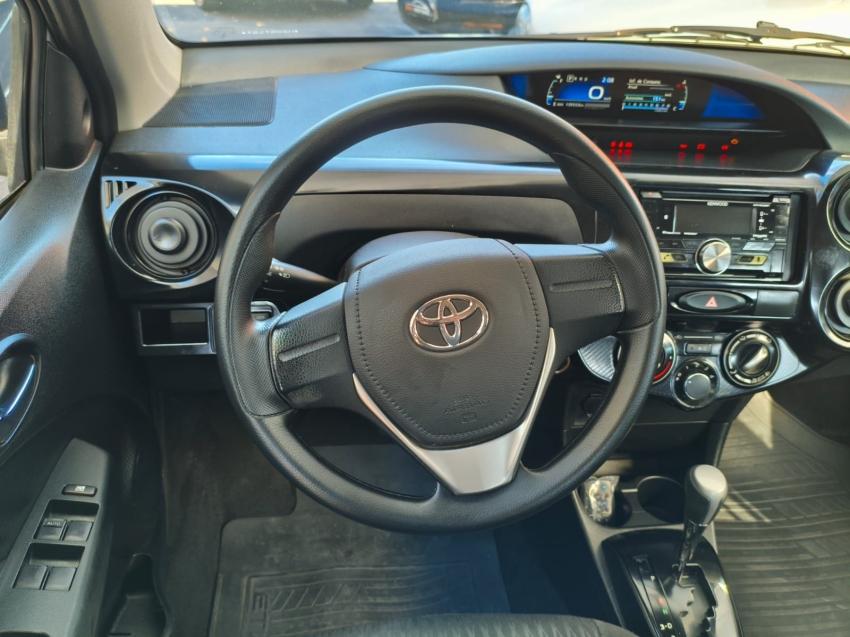 TOYOTA Etios Hatch - Foto