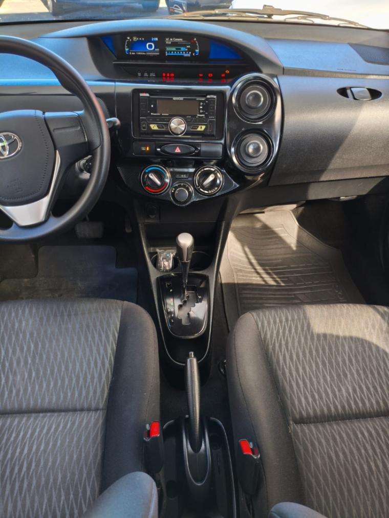 TOYOTA Etios Hatch - Foto
