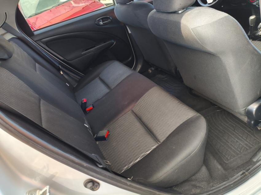 TOYOTA Etios Hatch - Foto