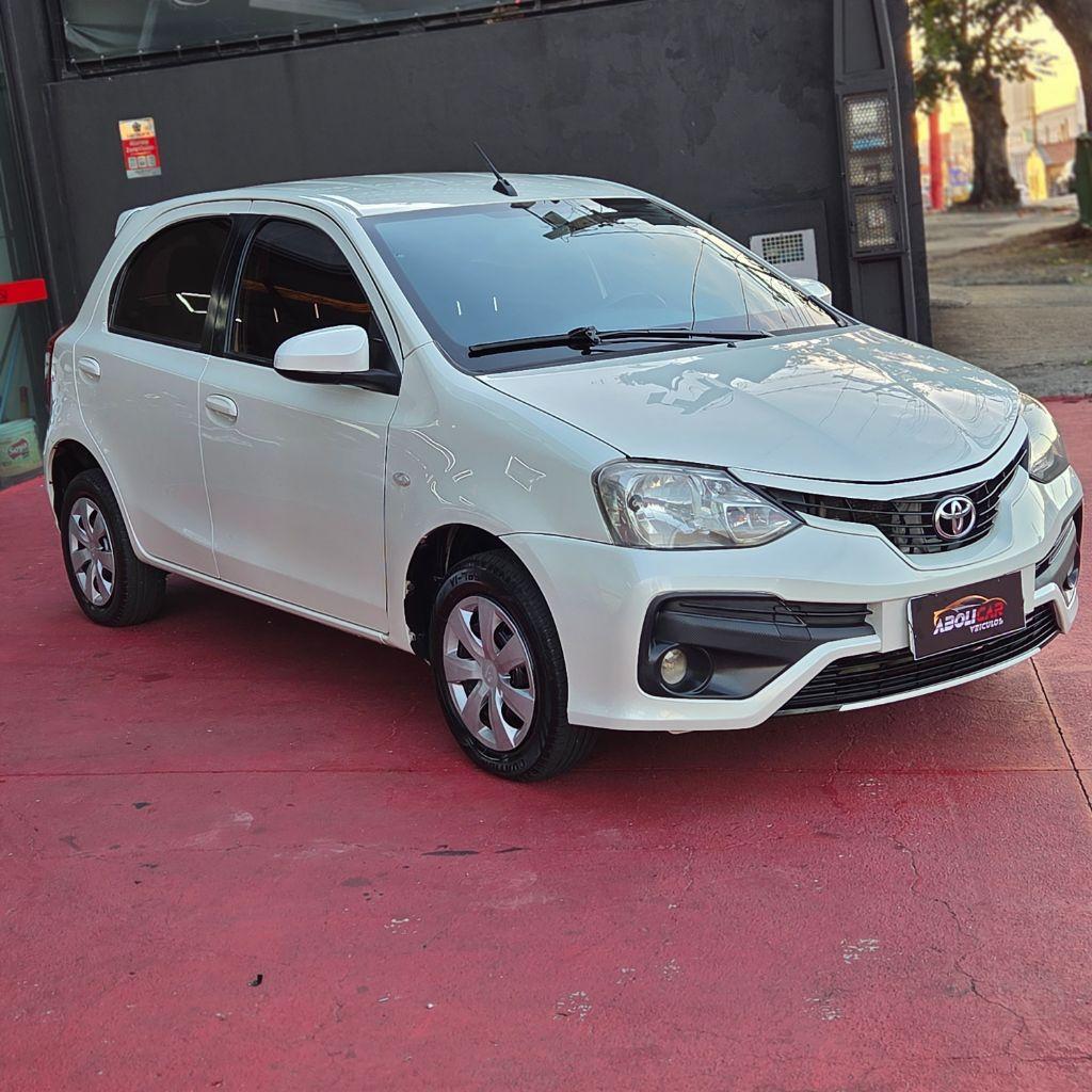TOYOTA Etios Hatch - Foto
