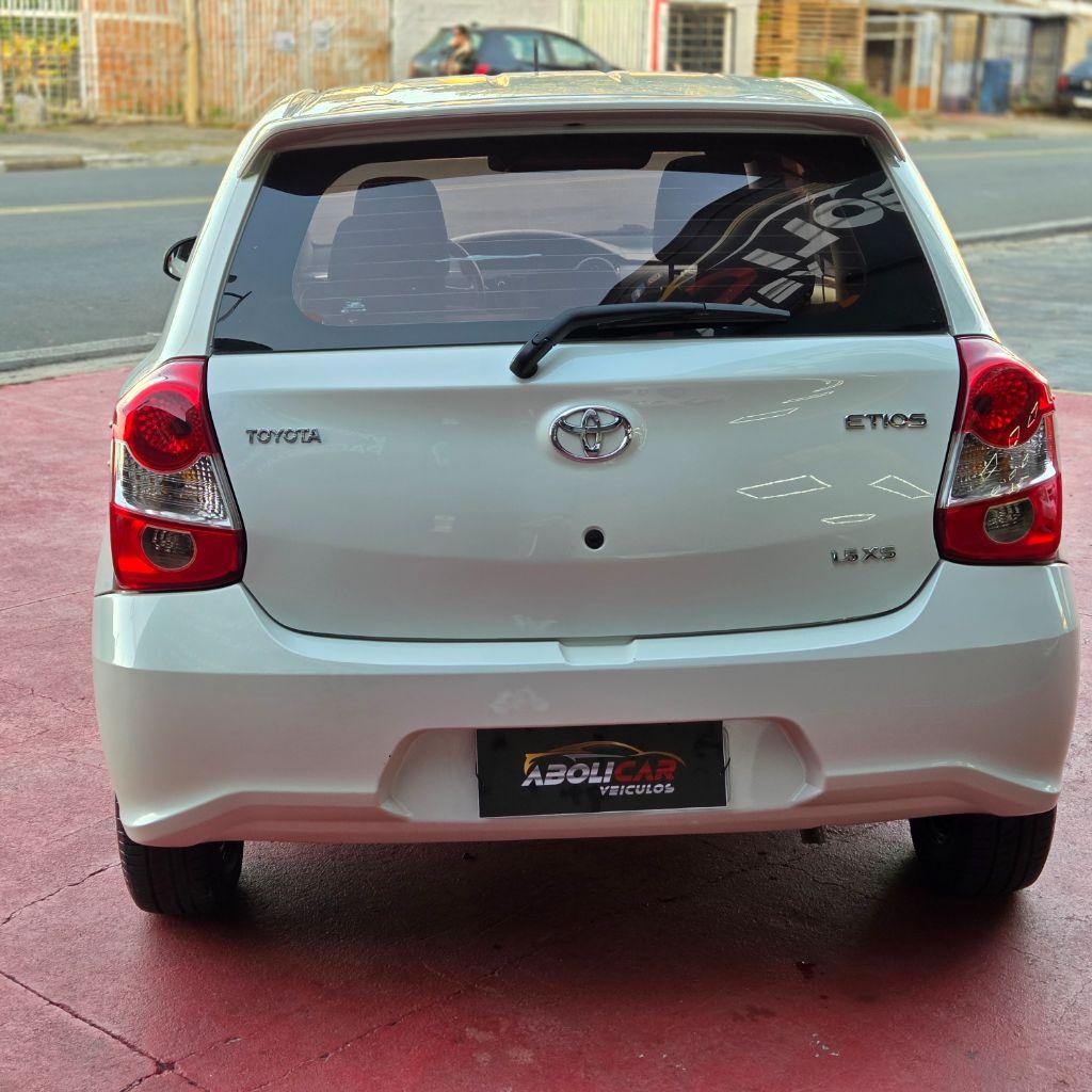TOYOTA Etios Hatch - Foto