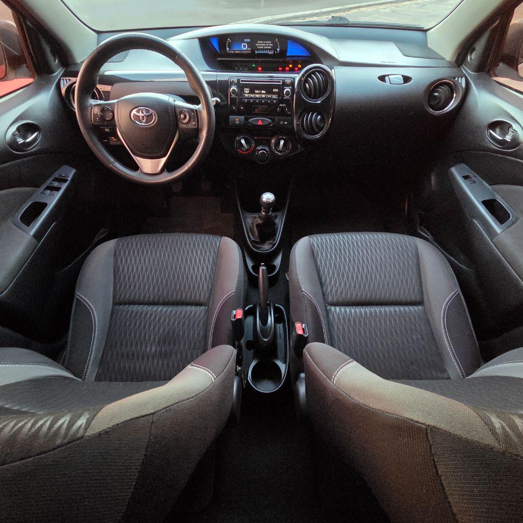 TOYOTA Etios Hatch - Foto