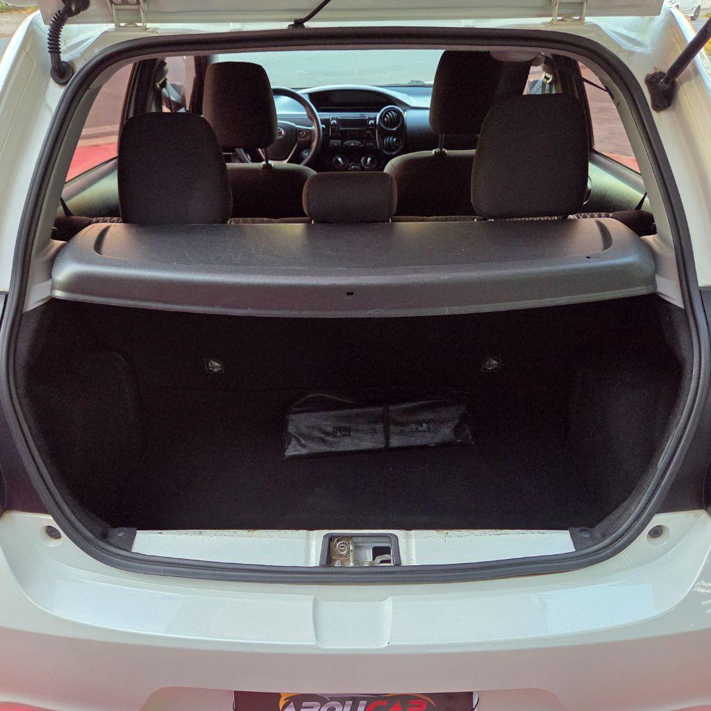 TOYOTA Etios Hatch - Foto